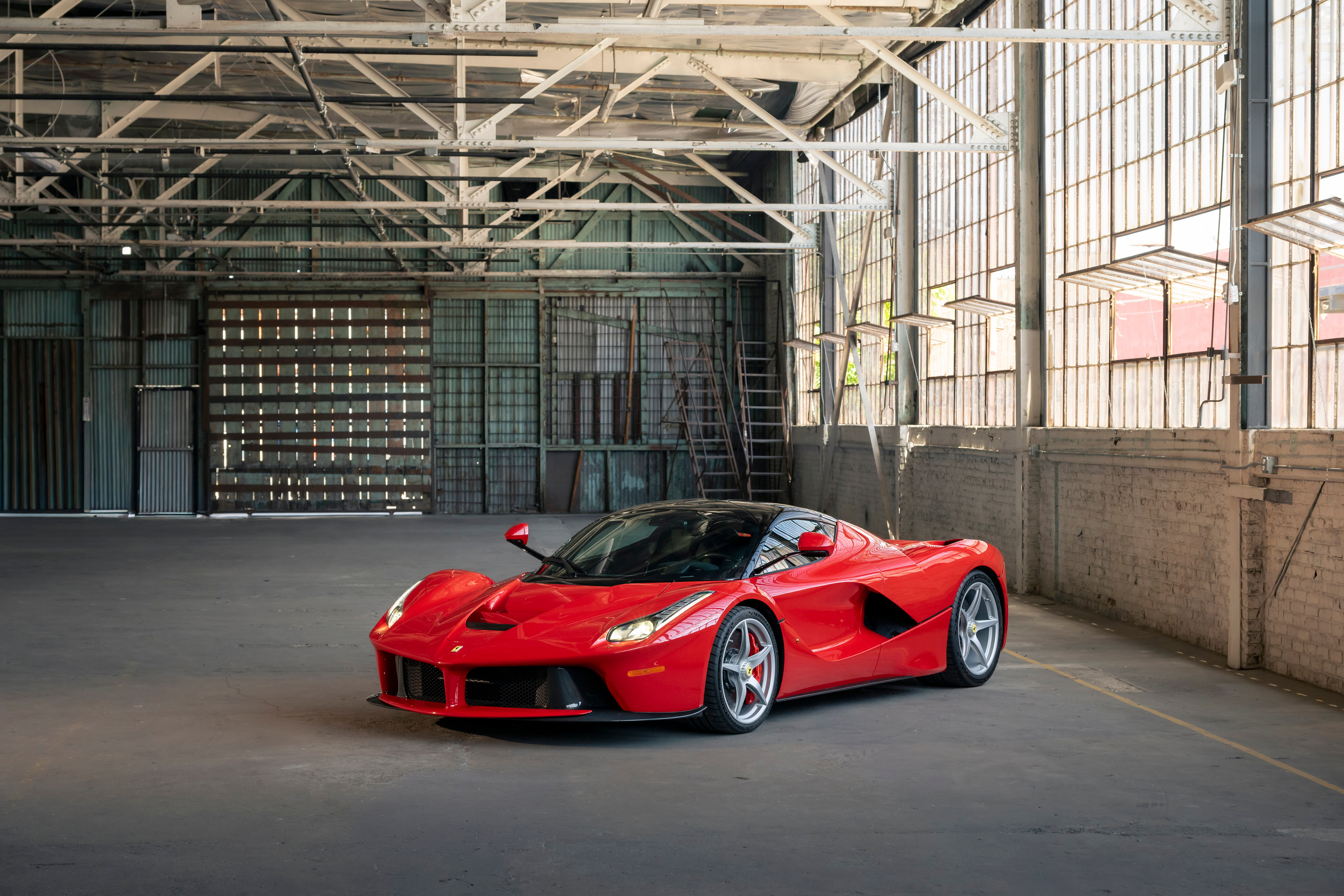 SMALL_2015-Ferrari-LaFerrari_1467352